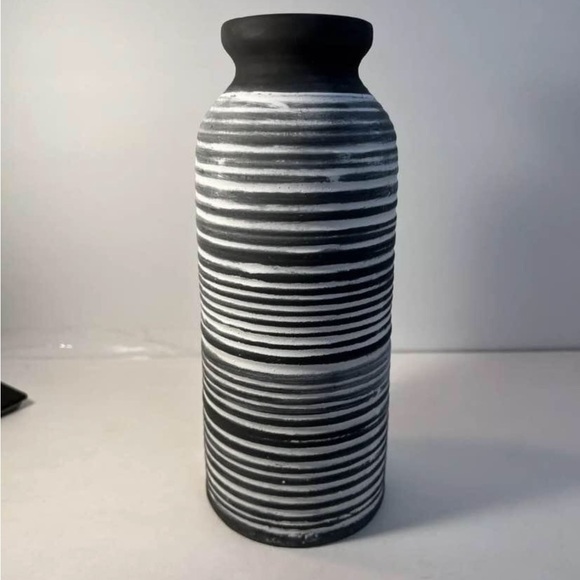 Black And White Striped Vase 10” Contemporary Look - Picture 6 of 8